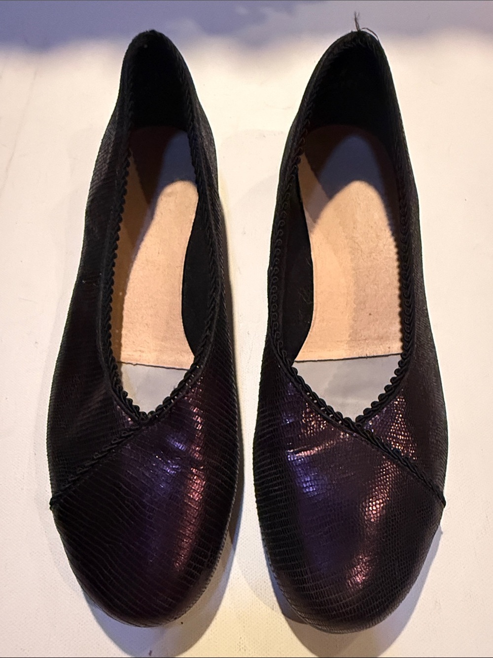 Munro Women's Iridescent Deep Purple Ballet Flats